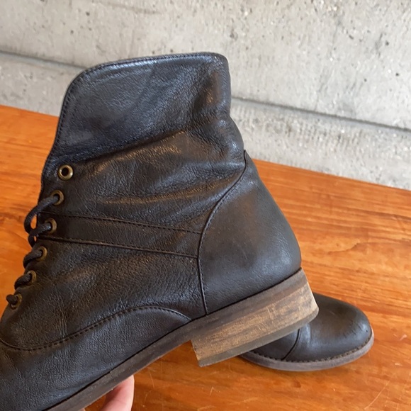 Steve Madden Stinger Fold Over Ankle Black Leather Boots - Picture 15 of 16